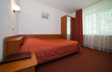 First category (Single Room, 1 full or queen bed)