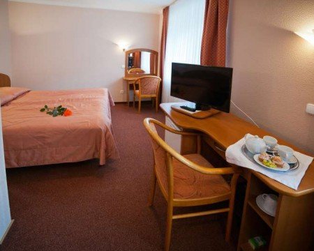 First category (Twin Room, 2 twin beds)